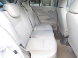 〔後席スペース〕後席頭上のクリアランスも大きく後席も快適なスペースが確保されております。