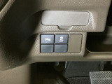 ハンドルの左下にVSA(ABS+TCS+横滑り抑制)の解除スイッチと駐車の際など、障害物が近づくと音で知らせてくれるパーキングセンサーがついています。