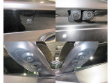 車両の前後左右に搭載した4つのカメラにより、クルマを真上から見ているような映像を表示。
