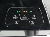 ★ダッシュボード右側にはタッチ式スイッチが配置されておりヘッドライト、リアフォグ、デフロスター、デフォッガーに切り替えが可能です。