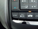 助手席フルオートエアコン搭載。運転席と温度を別に調整することが可能です!もちろんSYNCボタンで運転席と同じ状態に保つこともできますよ!