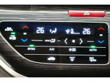 3ゾーンフルオートエアコン搭載で好みの温度に設定するだけで、エアコンの風量などを自動でコントロール!快適な車内にしてくれます。