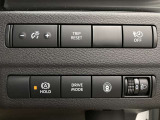 オートホールドスイッチ、ドライブモードスイッチ、セーフティシールドスイッチです。「Eco」「Standard」「Sport」3種類のドライブモードを設定できます。。