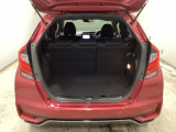 開口部も広く荷物の積み下ろしもしやすいお車となっております。床下にも収納スペースがあります。