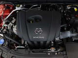「SKYACTIV-G(ガソリン)」は、規格外の高圧縮を実現し、世界のエンジン技術者に驚きを与えました。さらに、それを維持したままノッキングの発生を抑え、熱効率を向上、走りにも寄与したエンジンです。