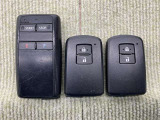 ポケットやバックにキーを入れたままドアロックの開閉ができるスマートキー。リモコンエンジンスターター付き!