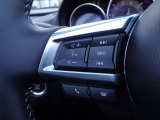 運転姿勢を崩さずにオーディオ操作が可能なステアリングオーディオスイッチ。Bluetooth接続でハンズフリー通話も可能です!