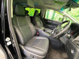 【問合せ:0776-53-4907】【合皮レザーシート】汚れのふき取りが容易でメンテナンスもが簡単な、機能性に優れる合成皮革を採用した上質なシートです。心地良い車内空間を演出してくれます。