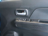 電動格納ミラー・運転席&助手席は便利なパワーウインドー付です。特に運転席はワンタッチ機能付きで便利です。