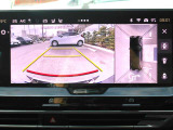 360度ビジョンは上方から自社を見降ろしたような画像を表示、駐車時の安全性がより高まります。