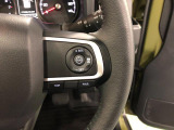 【レーダークルーズコントロール(全車速追従機能付】車内前方に装備されたカメラで先行車を認識し、車速に応じた車間距離を保ちながら追従走行を支援します。