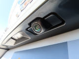 バックカメラが装備されており、後方の安全確認はもちろんのこと狭い場所での駐車や雨の日・夜間など視界の悪いコンディションでのストレスの軽減にもなります!