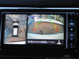 人気のアラウンドビューモニターは車の周囲を前後左右に付いている4つのカメラで上空から見下ろしたような映像を写します。