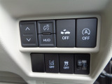 運転席脇のクラスタースイッチ部分には、各種安全装置のオン/オフ切り替え、アイドリングストップキャンセル、その他走行系スイッチを集中配置しております。