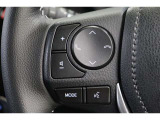 ステアリングスイッチでハンズフリー電話や音声認識、オーディオ操作やインフォメーションディスプレイ内の表示切替えなどが出来ます。走行中に視線を逸らさず出来る手元操作は安全運転につながります。