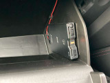 ETC車載機は助手席側のグローブボックス内部に取り付けられております。盗難防止に役立ちますし、邪魔になる事にもなりません!