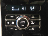 快適装備のオートエアコン♪ 温度設定をすれば、自動で車内の温度管理をしてくれる優れ物です