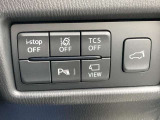 電動リアゲートも運転席から開閉できます!横滑り防止装置やアイドリングストップなど各機能を操作できるクラスタースイッチです。