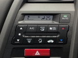 オートエアコン付きです!お好みの温度をセットするだけでエアコンの風量などを自動でコントロール。快適な車内でお過ごしいただけます。