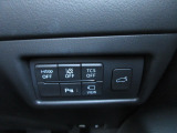 アイドリングストップ、LDWS車線逸脱警報システム、TCSトラクションコントロール、コーナーセンサーは運転席のスイッチでオンオフが可能です。カメラ映像への切替えや電動リアゲートのスイッチ付きです。