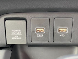 【充電ポート】携帯の充電ポートが2口とUSB接続ソケットが搭載されています。うっかり充電を忘れた時にも安心ですね!