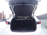 【トランク】ワイドな開口サイズを確保した使い勝手の良いトランクです。トノカバー付きでセキュリティーも安心です♪