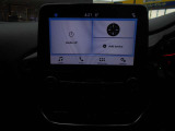 フォード最新のSYNC3を採用。Apple car playやAndroid Autoに対応。USBケーブルにてスマートフォンを接続して頂くと音楽再生やナビアプリ等がMy ford touch画面上にて表示されます!