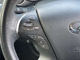 ステアリングスイッチは、ハンドルから手を離さなくてもオーディオ操作が可能ですので、運転に集中出来ます