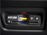 ◆ETC2.0装着◆進化したドライブ体験。料金収受システムだけだったETCが生まれ変わって、高速道路を賢く使うETC2.0に進化しました。多彩な情報サービスが便利で快適なドライブ体験を提供します。