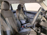 MINIの少し硬めのシートは乗り降りもしやすく、長距離ドライブでも疲れにくいように設計されております!