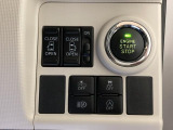 カバンやポケットからカギを出さずにエンジンを掛けることが出来るプッシュボタンスタートを採用しております。