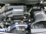 DOHCエンジンに高性能ターボチャージャーを加えたユニット、トルク性能に優れるうえ、優れた発進加速性能も実現します。