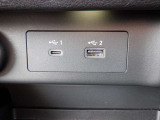 USB電源ソケット(タイプA 1個、タイプC 1個)を装備しています。