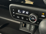 エアコンの操作パネルです!!オートエアコンが装備されておりますので車内を快適な温度に保つことが可能です!!