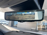 クリアサイトインテリアビューミラー ランドローバー初採用のテクノロジー。車体に装備したカメラによる後方映像がルームミラーに映し出されます。車両後方の様子をはっきりと確認できます。
