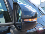 ドアミラーにウィンカーが付いて、周りの車に「ウインカー&ハザード」を気付いてもらえる装備です。だから、安全・安心。