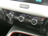 フルオートエアコンは全車標準、寒い日のドライブを快適にする、運転席&助手席シートヒーターを装備しています。
