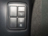 「燃費優先のECOモード」「モーターのみで静かに走行が出来るEVモード」と走りを選べる2つのスイッチが付いています。