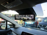 車両後方のカメラ映像をミラー面に映し出して、いつでもクリアな後方視界を確保する、インテリジェントルームミラー!