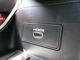 HDMI接続口は運転席&助手席間スペースにございますよ♪
