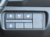 ハンドルヒーターや安全装備の捜査を運転席の右手のパネルで行うことがでます。