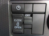 助手席側電動スライドドアは、運転席からボタンで開閉することができます。