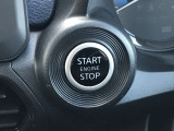 【プッシュスタート】キーが車内にあれば、エンジンの始動・停止はブレーキを踏んでスイッチを押すだけ!キーを取り出す手間を省き、ワンプッシュで操作するので簡単でスムーズ!