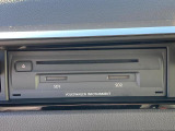 CDオーディオおよびSDカードのスロットはグローブボックス内に設置されています。お気に入りの音楽ファイルを入れてドライブに出かけましょう!