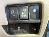 助手席側オートスライドドアです!インテリジェントキーや運転席のスイッチで簡単にドアの開閉ができるので、とても便利な装備です♪