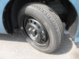 タイヤの残り溝を撮影しました☆タイヤの溝もしっかり残っていますので、安心して走行可能です(^^)/