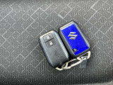 インテリジェントキー 鍵をかばんやポケットに入れたままで、ドアロックの開閉・エンジンの始動が可能です。