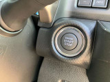 携帯キーを持っておくだけ、車内にあるだけでエンジンをかけることが出来ます。こちらのボタンを押すだけでいちいちキーを探さなくてもエンジンをかかることができるすぐれものです。