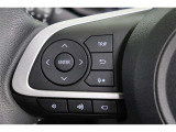 ステアリングスイッチでハンズフリー電話や音声認識、オーディオ操作やインフォメーションディスプレイ内の表示切替えなどが出来ます。走行中に視線を逸らさず出来る手元操作は安全運転につながります。