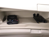 ドラレコの録画用SDのスロットは助手席側のアッパーボックスにETCと一緒に入っています!